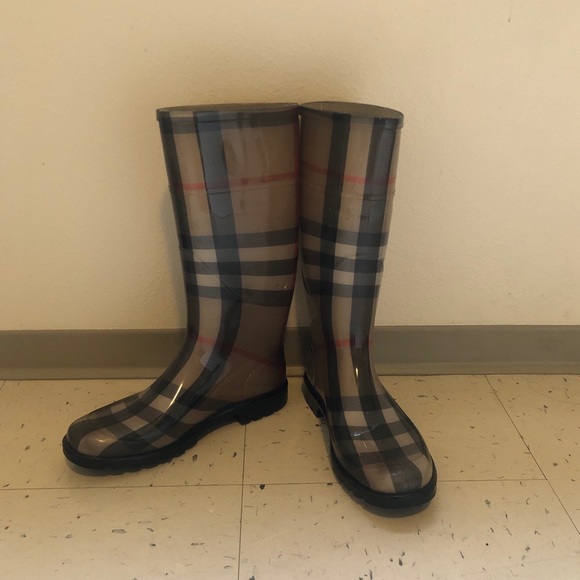 Authentic Burberry rain boots size 38 - Picture 4 of 7